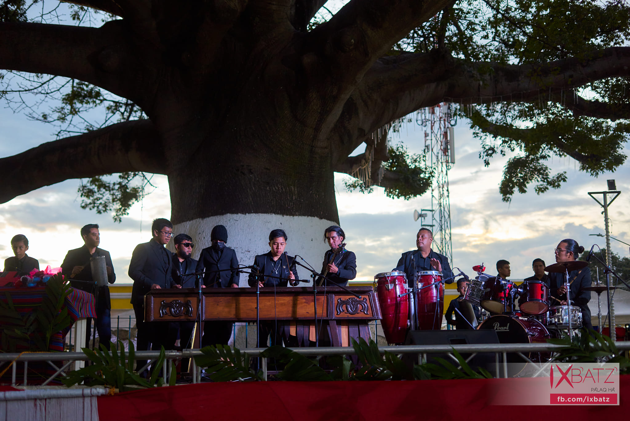 Un concierto de marimba para finalizar la feria de artesanía