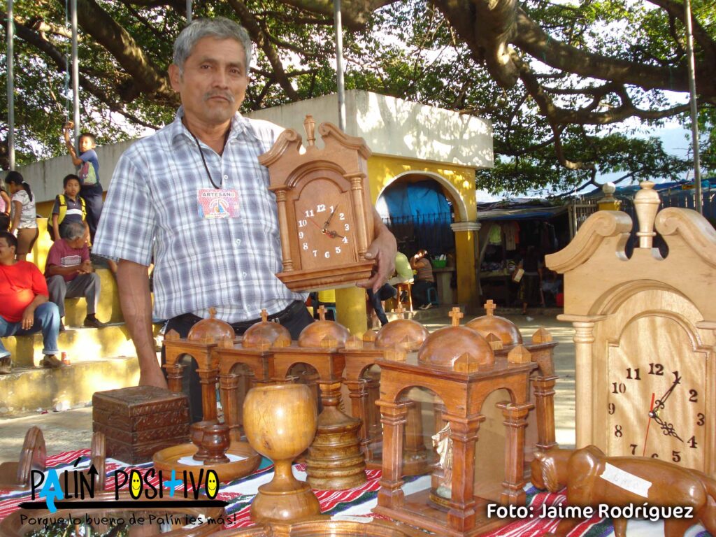 Imagen de un vendedor artesanal local